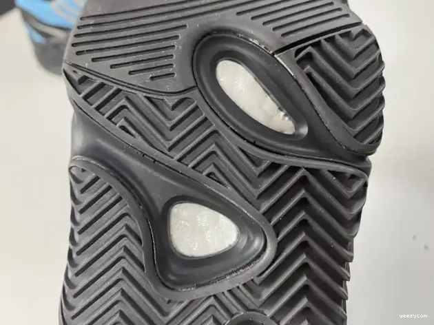 'Bright Cyan' GZ3079 Boost Yeezy 700 ADIDAS MNVN 0702